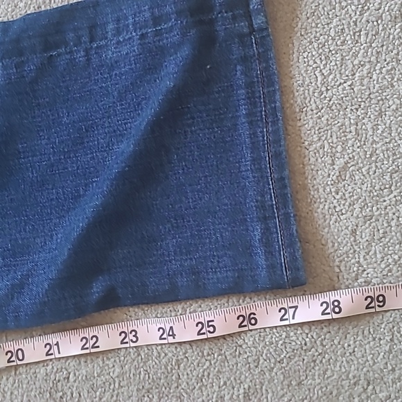 7 For All Mankind Jean's- Carsen Waist 30 - Picture 2 of 3